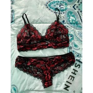 SHEIN Floral Lace Lingerie Set